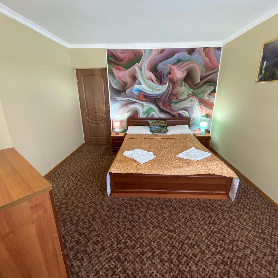 Hotel Three Korony Skhidnytsia Екстериор снимка
