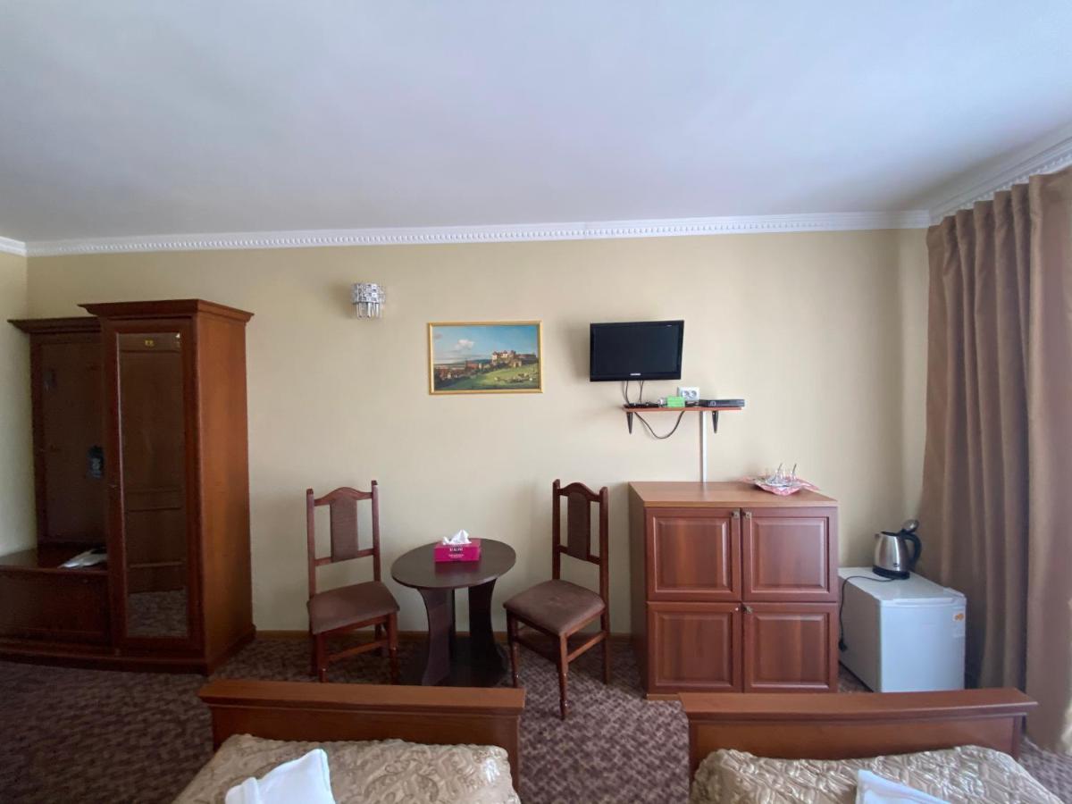 Hotel Three Korony Skhidnytsia Екстериор снимка