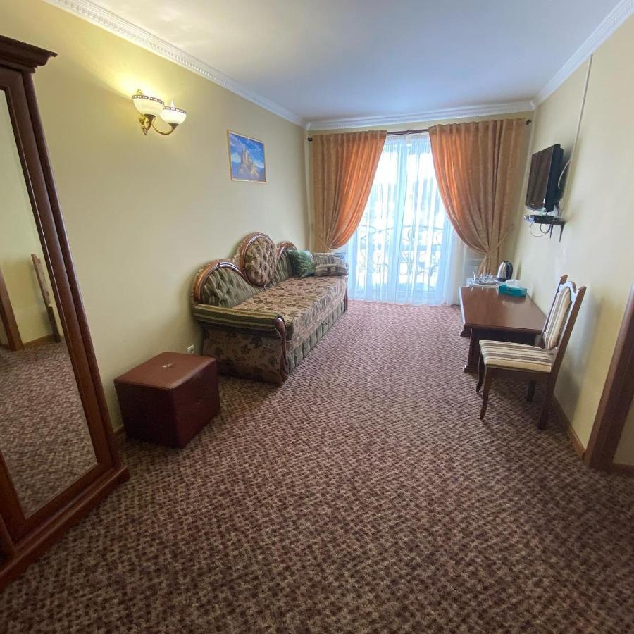 Hotel Three Korony Skhidnytsia Екстериор снимка