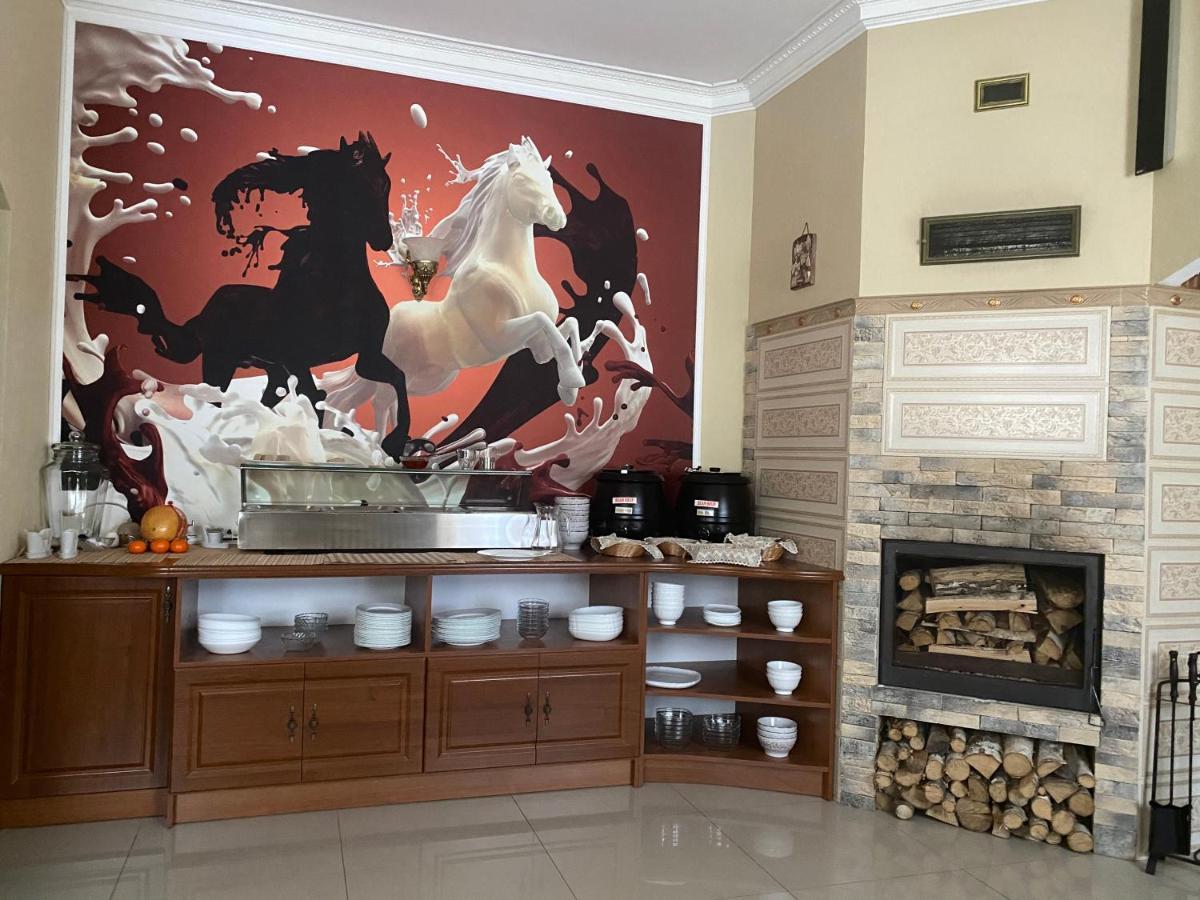 Hotel Three Korony Skhidnytsia Екстериор снимка