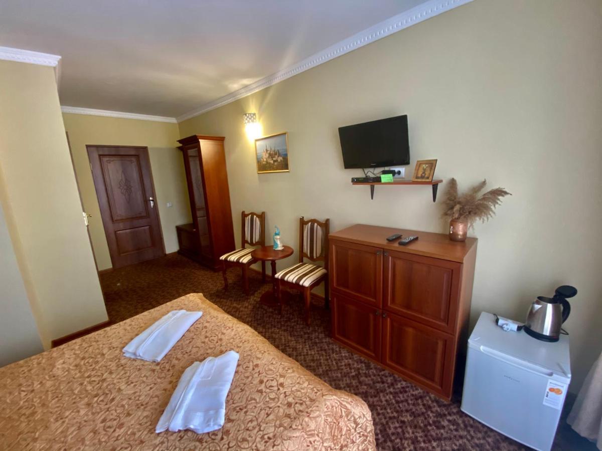 Hotel Three Korony Skhidnytsia Екстериор снимка