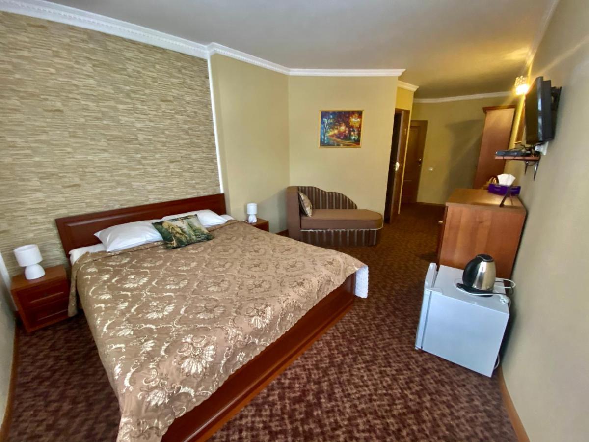 Hotel Three Korony Skhidnytsia Екстериор снимка