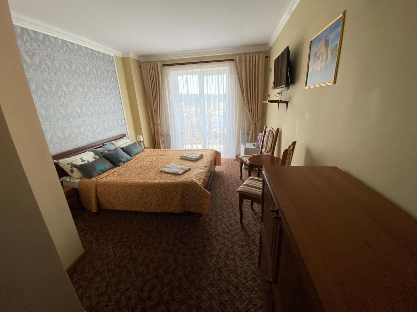 Hotel Three Korony Skhidnytsia Екстериор снимка