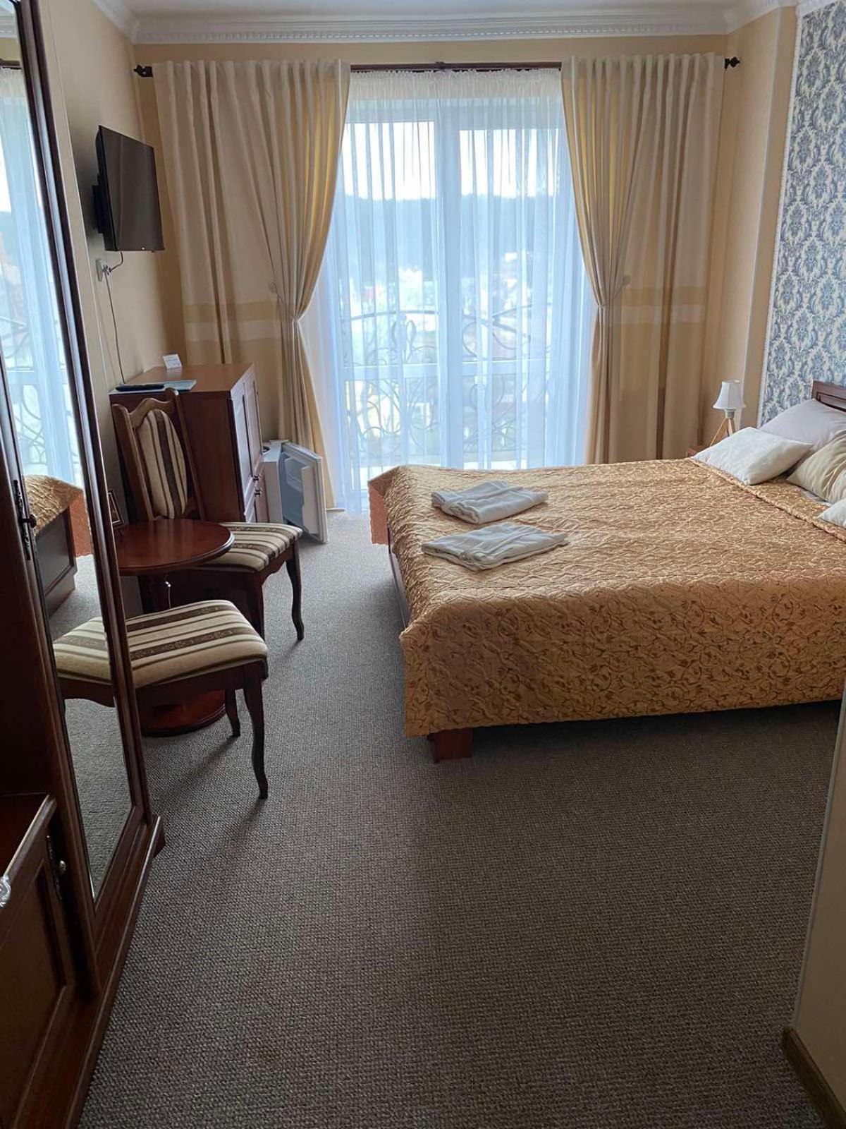 Hotel Three Korony Skhidnytsia Екстериор снимка