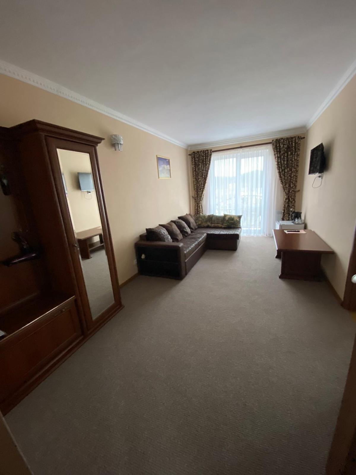 Hotel Three Korony Skhidnytsia Екстериор снимка