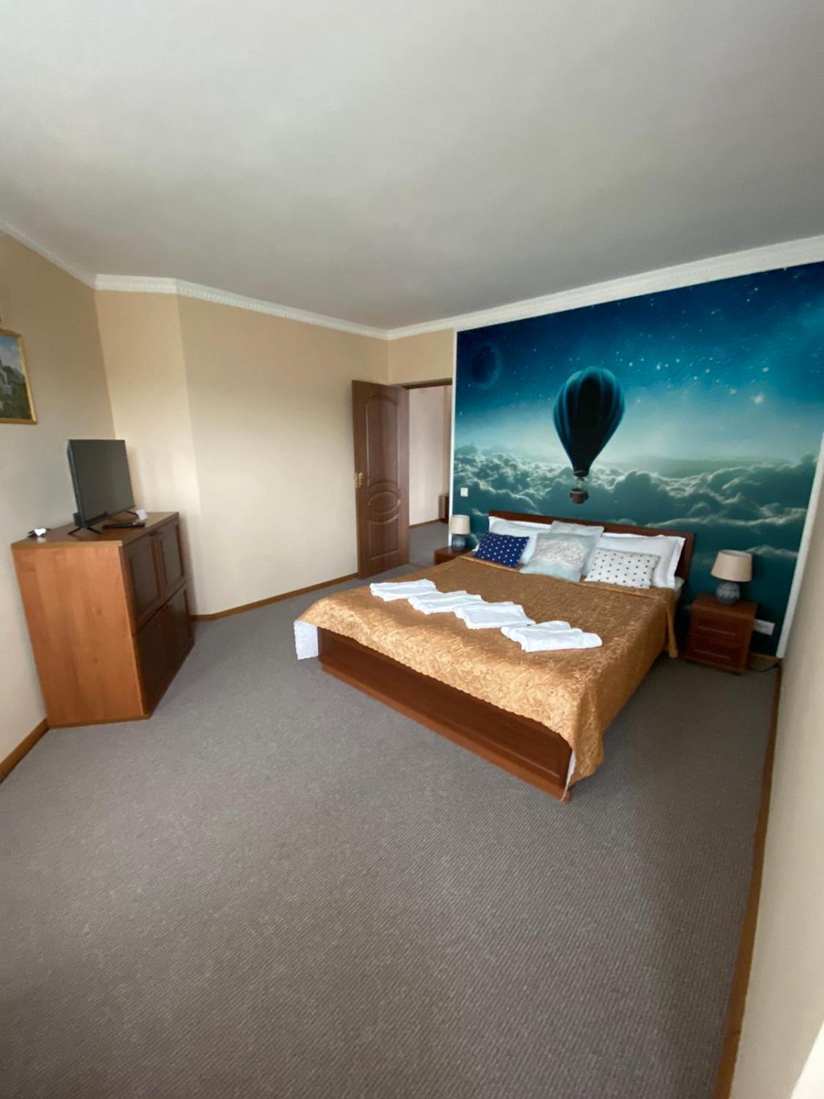 Hotel Three Korony Skhidnytsia Екстериор снимка