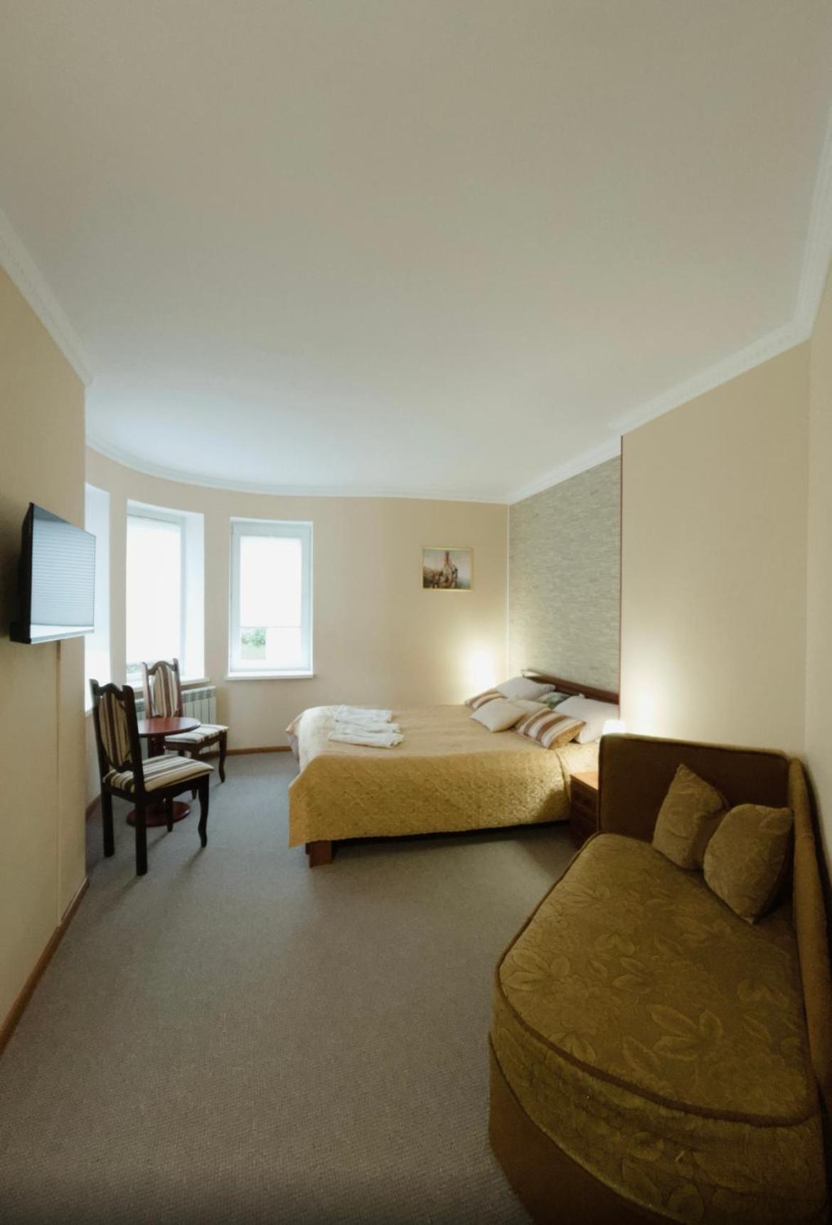 Hotel Three Korony Skhidnytsia Екстериор снимка