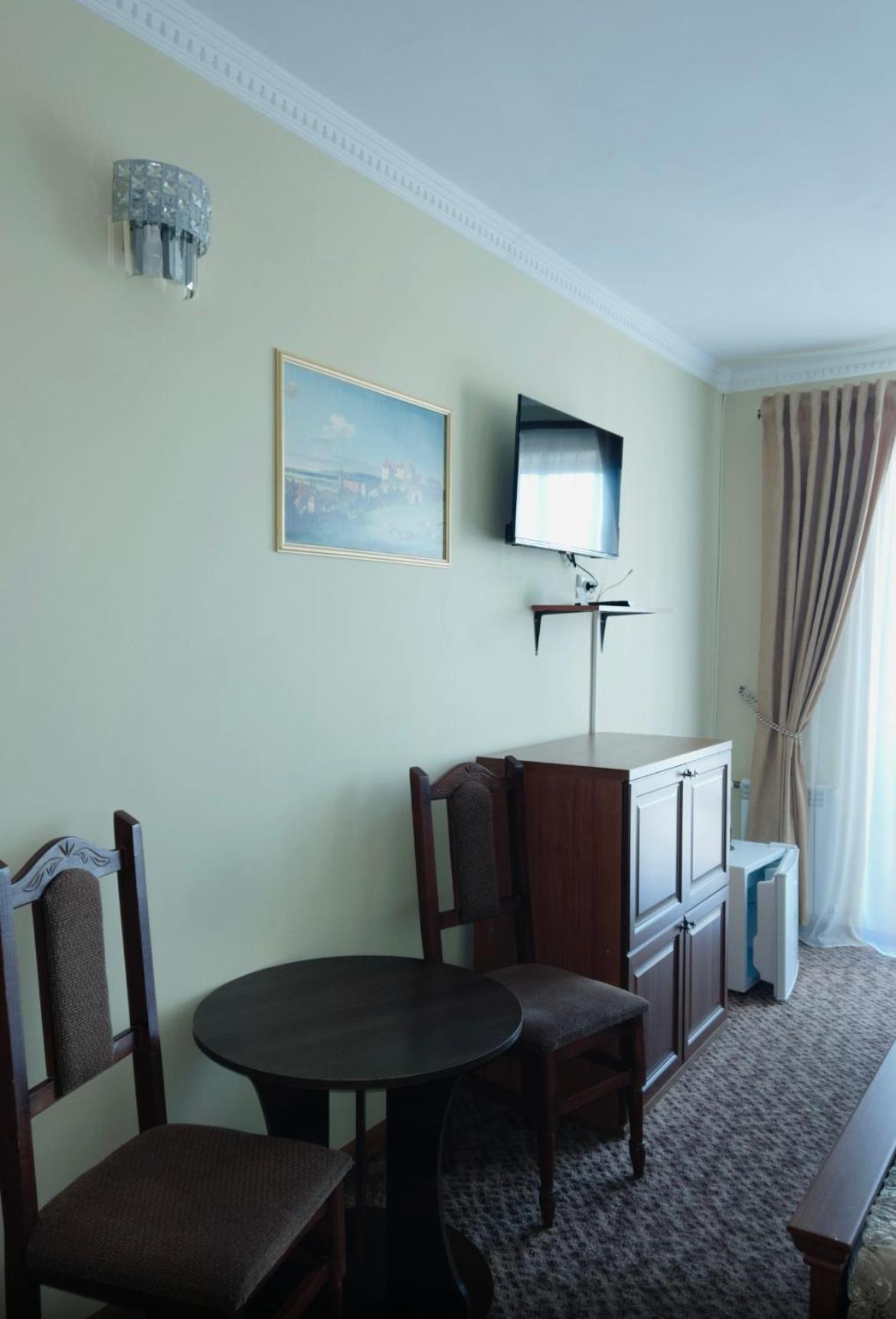 Hotel Three Korony Skhidnytsia Екстериор снимка