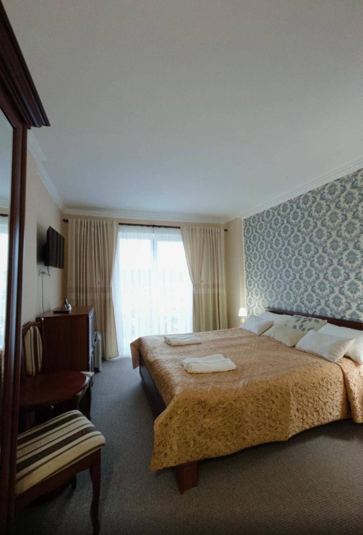 Hotel Three Korony Skhidnytsia Екстериор снимка