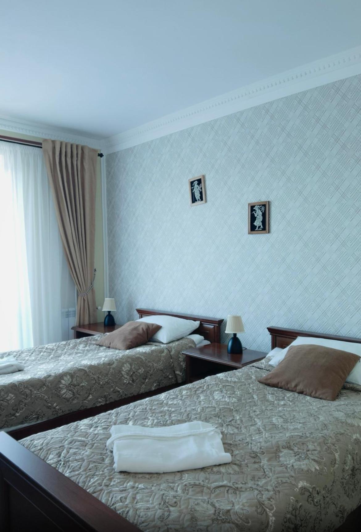 Hotel Three Korony Skhidnytsia Екстериор снимка